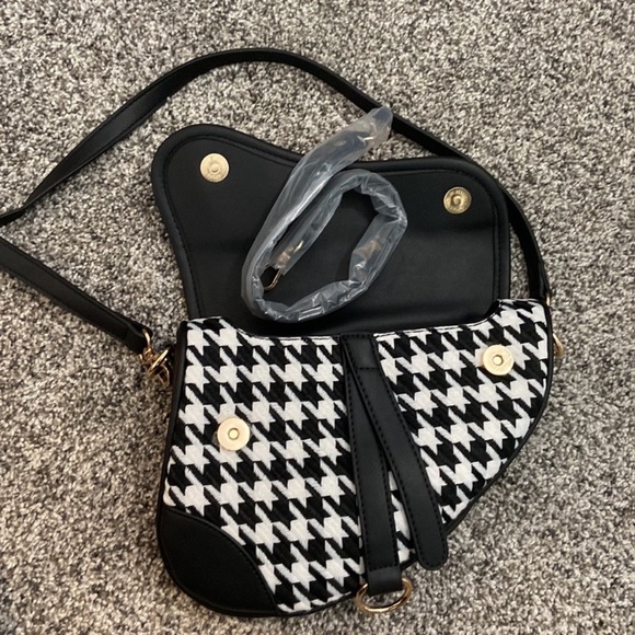 Houndstooth Saddle Purse - Picture 4 of 6